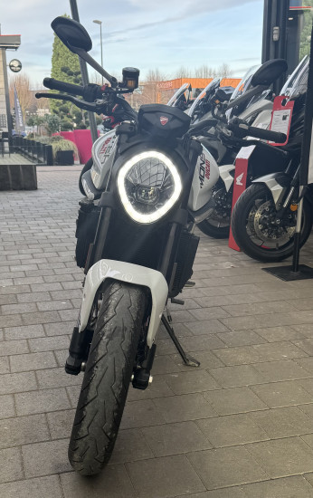 Ducati Monster 937 Blanc - VALENCIENNES